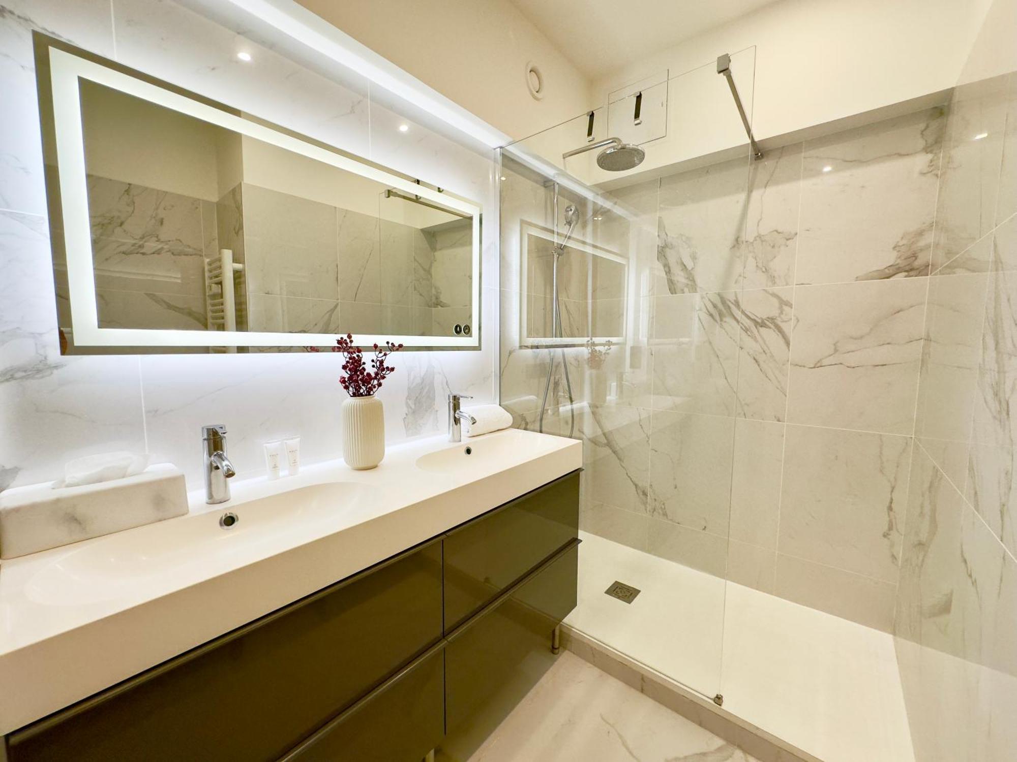 Luxueux 3 Pieces 80M2 - 2Ch - 2 Sdb - 1Mn Beach Croisette Cannes Bagian luar foto
